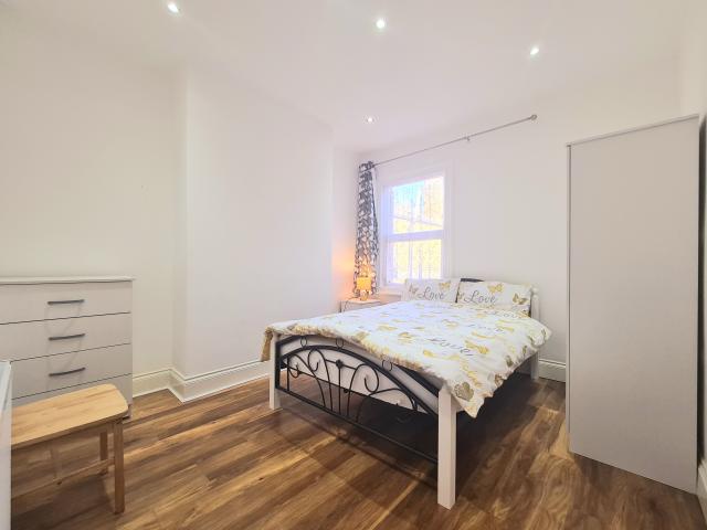 1 bedroom house share to rent