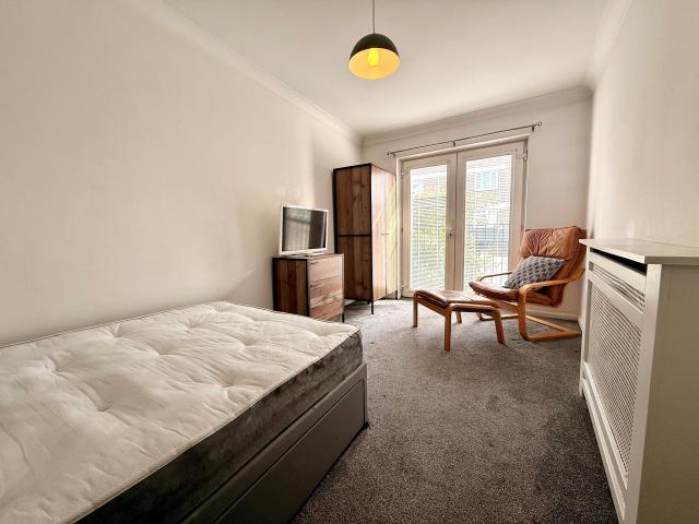 1 bedroom house share to rent