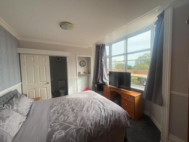 1 bedroom house share to rent