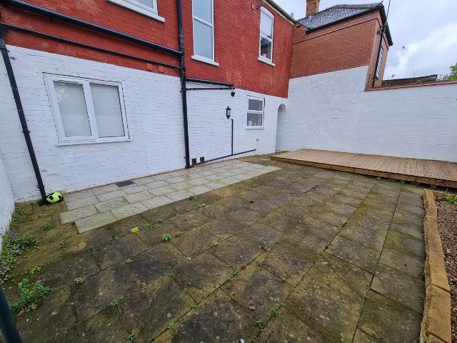 1 bedroom house share to rent