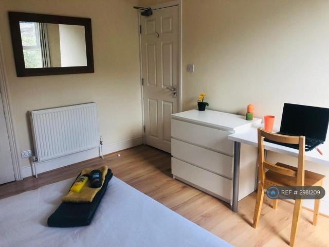 5 bedroom terraced house to rent