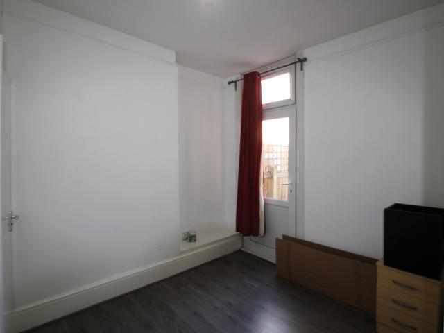 1 bedroom house share to rent