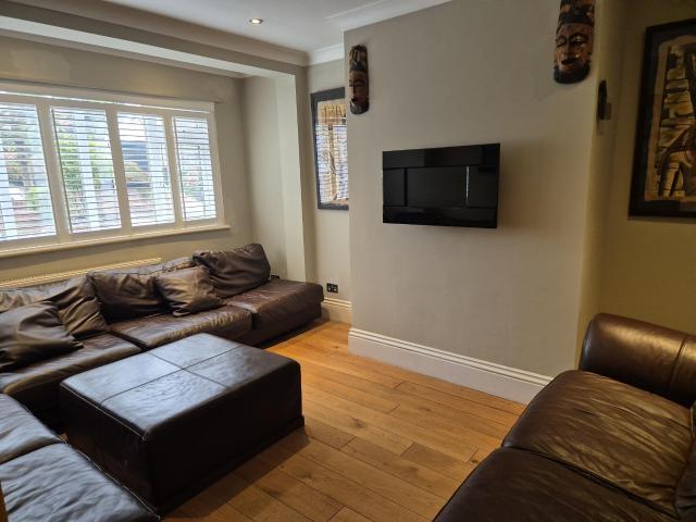 1 bedroom house share to rent