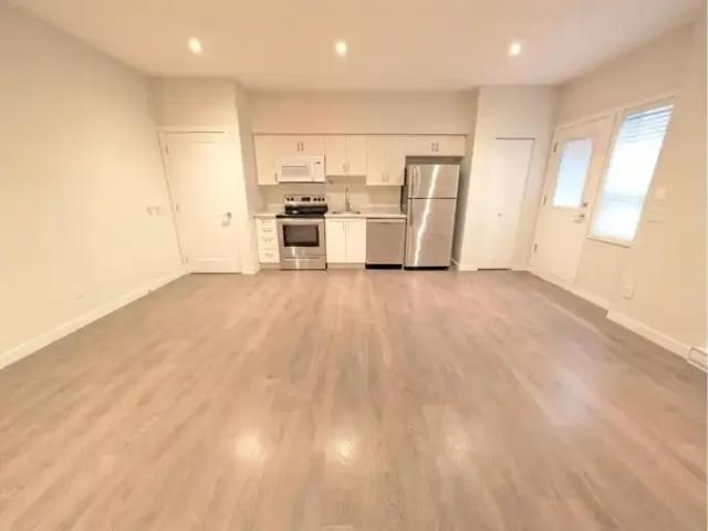 1 Bedroom House Surrey BC 104183210