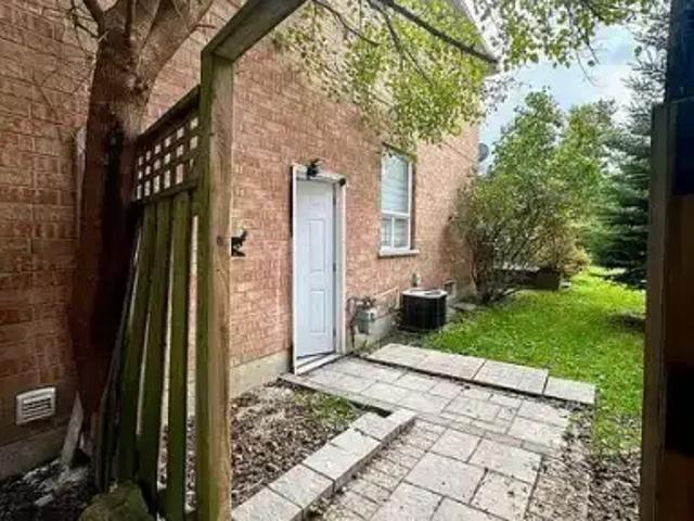 1 Bedroom House Richmond Hill ON 105410959