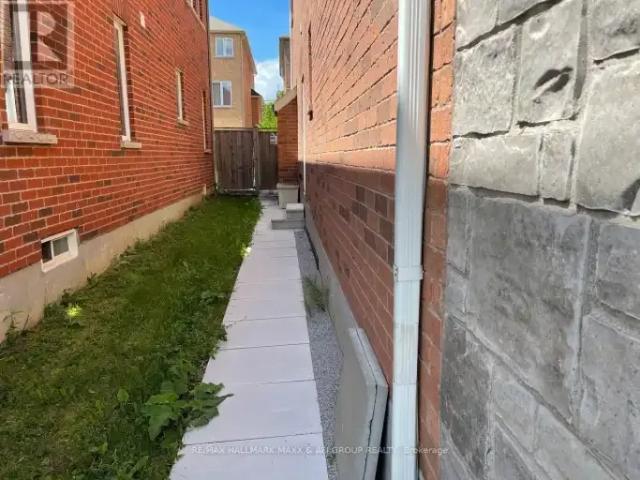 1 Bedroom House Richmond Hill ON 105565566