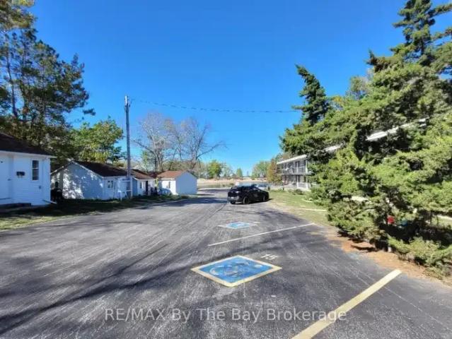 1 Bedroom House Wasaga Beach ON 105394905