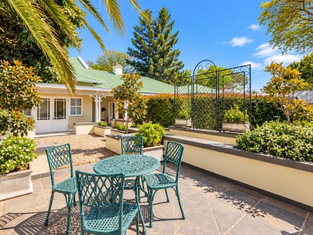 1 Bedroom House To Let in Parktown North