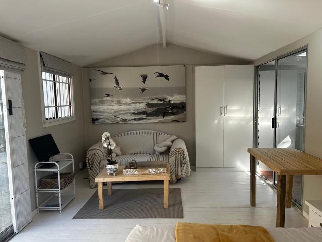1 Bedroom House To Let in Penzance Estate