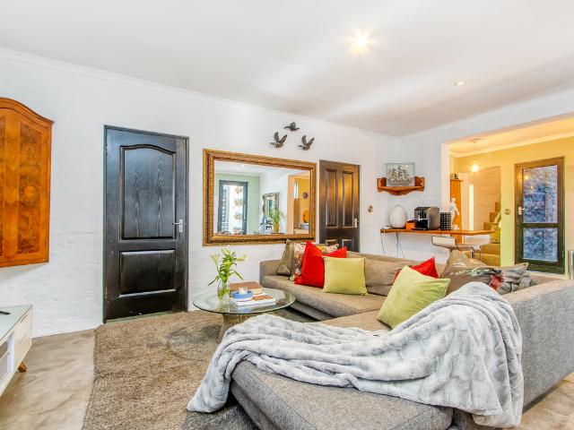 1 Bedroom House To Let in Saxonwold