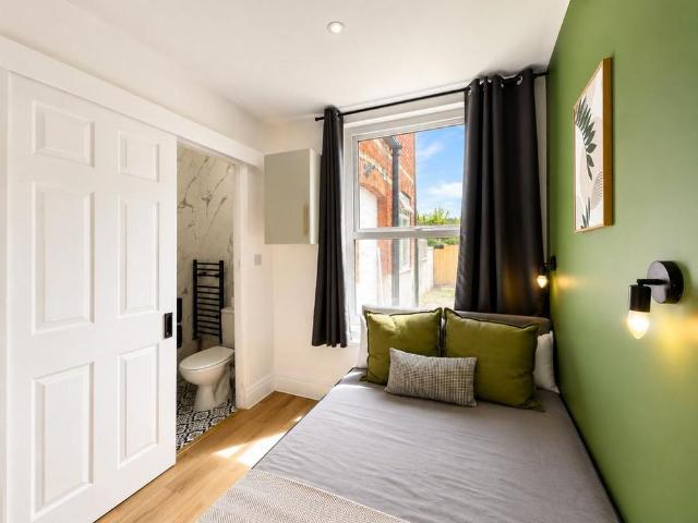 1 bedroom house to rent