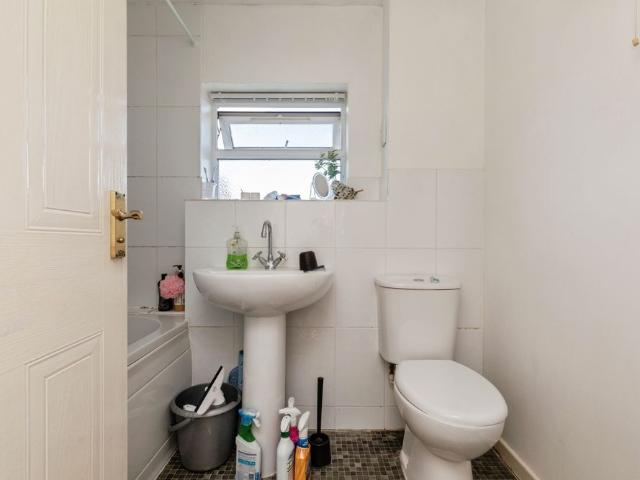 1 bedroom house to rent