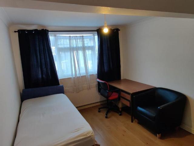 1 bedroom house to rent