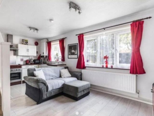 1 bedroom house to rent