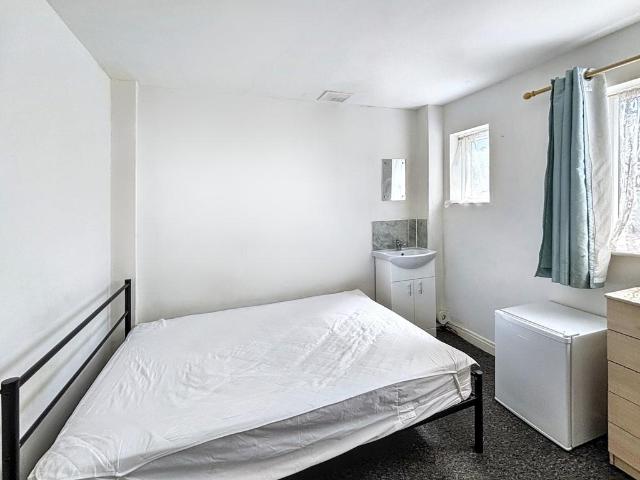 1 bedroom house to rent