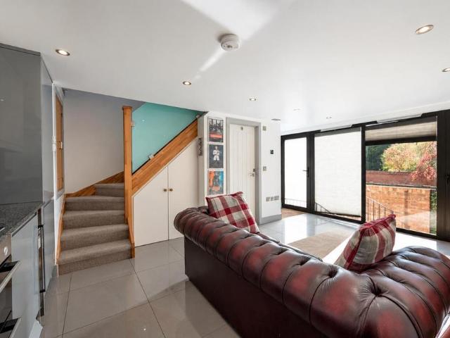 1 bedroom house to rent