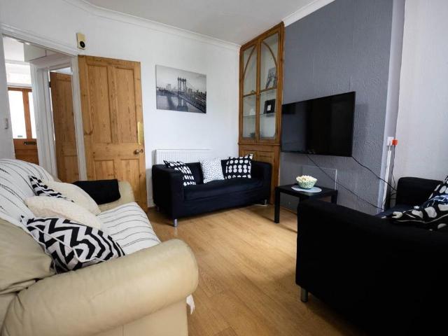 1 bedroom house to rent