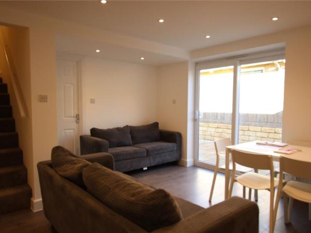 1 bedroom house to rent