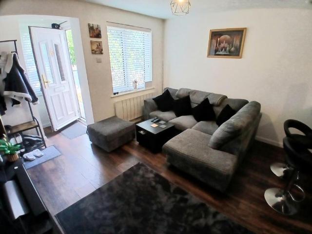 1 bedroom house to rent