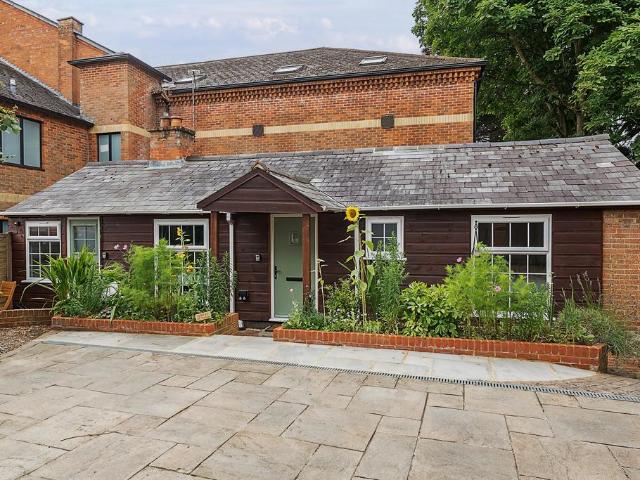 1 bedroom house to rent