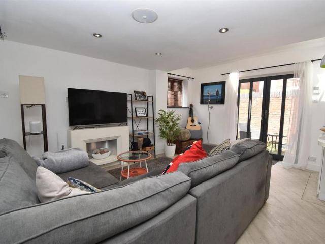 1 bedroom house to rent