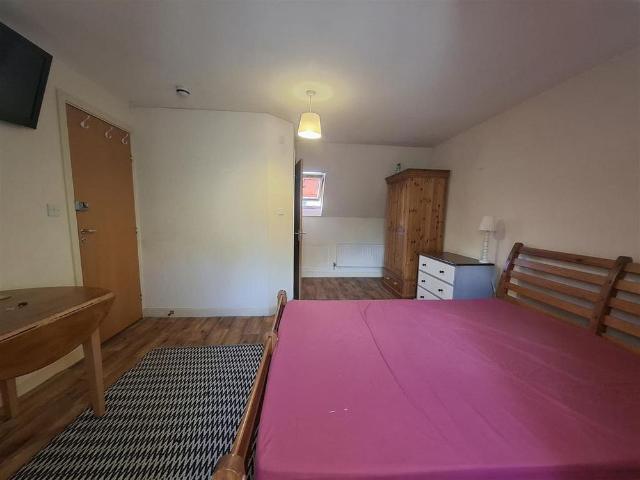 1 bedroom house to rent