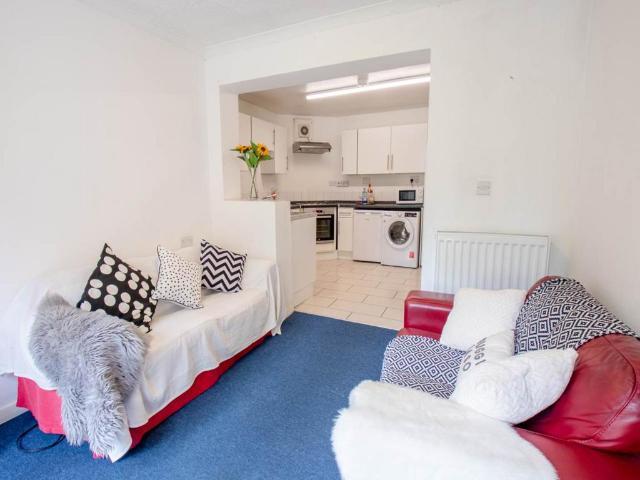 1 bedroom house to rent