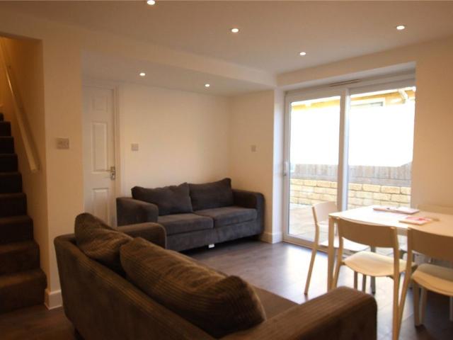 1 bedroom house to rent