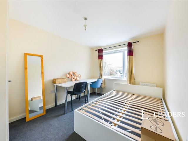 1 bedroom house to rent 28 Aviation Avenue, Hatfield, Hertfordshire, AL10