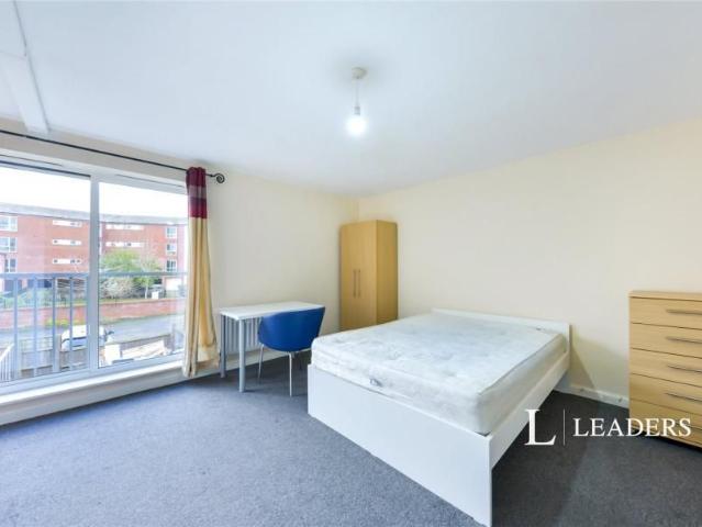 1 bedroom house to rent 28 Aviation Avenue, Hatfield, Hertfordshire, AL10