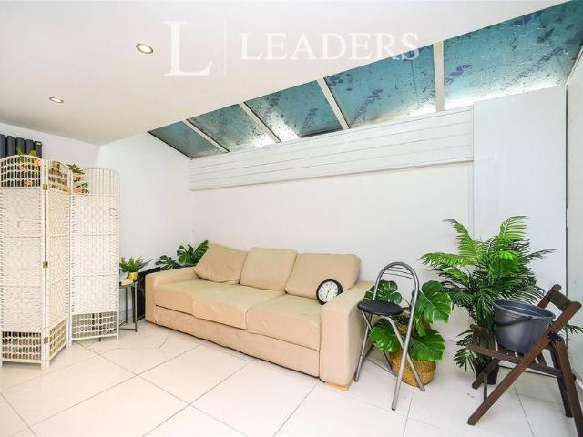 1 bedroom house to rent