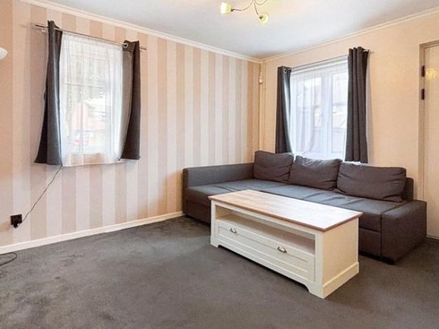 1 bedroom house to rent