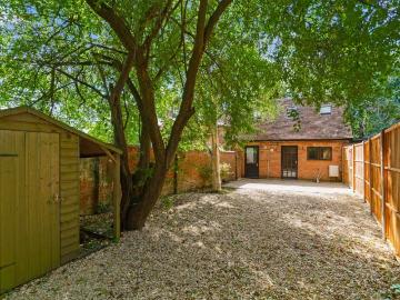 1 bedroom house to rent