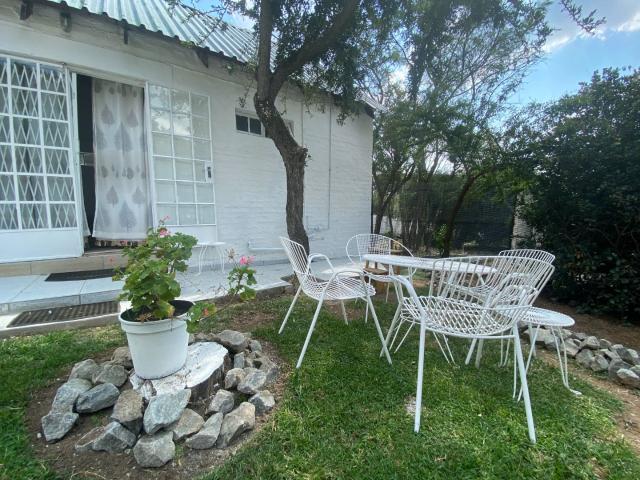 1 Bedroom House To Rent in Glen Austin AH