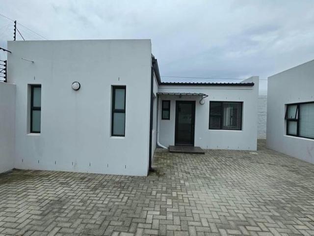 1 Bedroom house to rent in Kenwyn, Cape Town