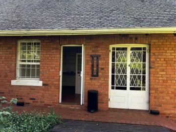 1 Bedroom House to Rent in Prestbury