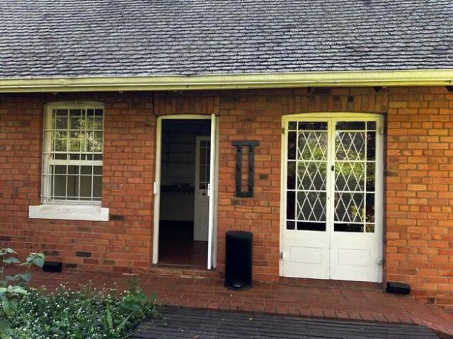 1 Bedroom House to Rent in Prestbury