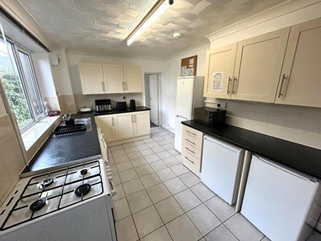 1 Bedroom House To Rent In Queen Street, CF37
