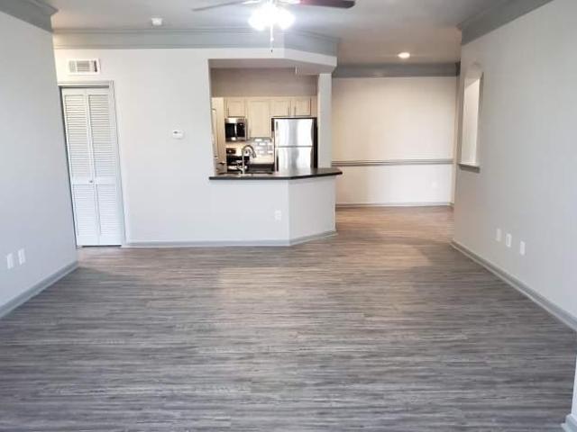 1 bedroom, Houston TX 77042 105851429