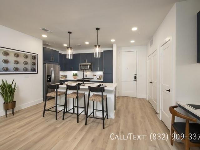 1 bedroom, Houston TX 77055 102494800