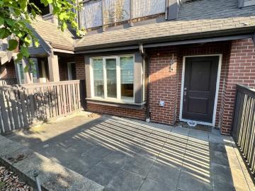 Greater Vancouver - Patio, Garden, Parking