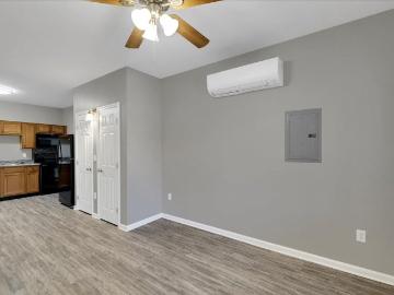 1 Bedroom Home for Rent at 220 Dixie Hwy #1, Louisville, KY 40210 California