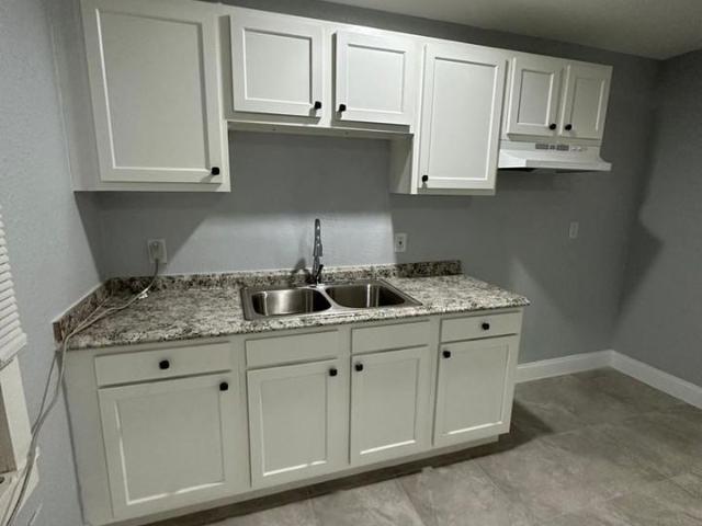 1 Bedroom Apartment for Rent at 2511 N Market St #B, Jacksonville, FL 32206 Springfield