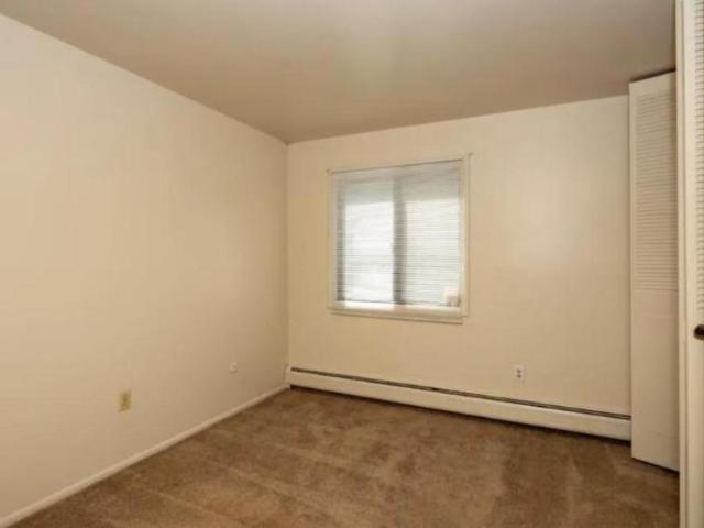 1 bedroom, Hammond IN 46323 105521974