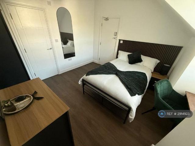 7 bedroom terraced house to rent