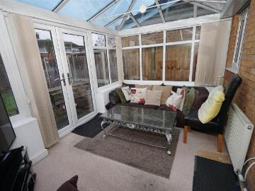 Room for rent in Farnworth - Equipped kitchen