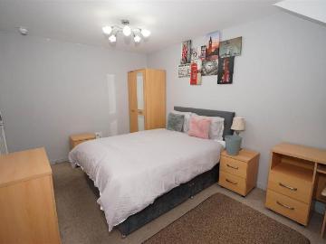 Room for rent in Farnworth - Equipped kitchen