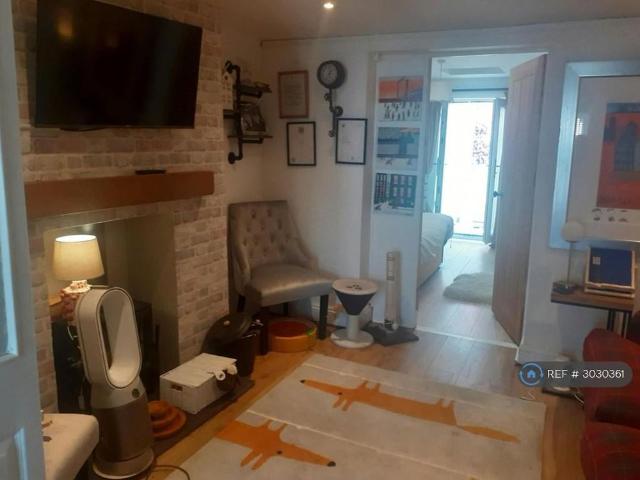 5 bedroom terraced house to rent