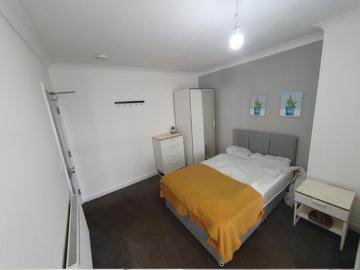 Room for rent in Farnworth - Parking