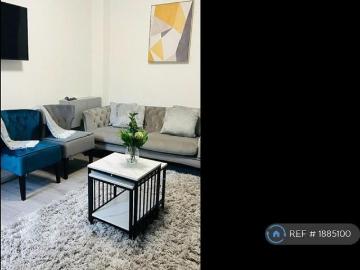 Room for rent in Brooklands - Garden, Parking
